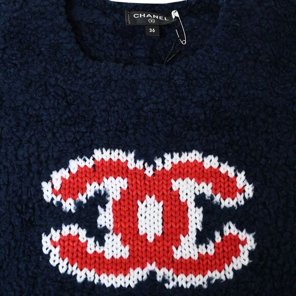 Chanel CC Embroidered Sheared Sweater in Navy Blue Wool - Picture 5 of 5